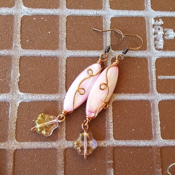 Pink Shell + Paw Print - Pet Lovers Wire Wrapped Dangle Earrings! Ueber Cute! - Picture 1 of 6